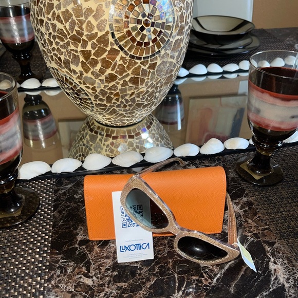 NWT Tory Burch, women sunglasses with case - Picture 5 of 9